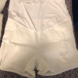 Maternity white jean shorts, stretch waist SHEIN. Medium.